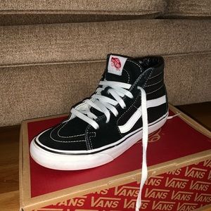 Black Sk8-Hi Vans